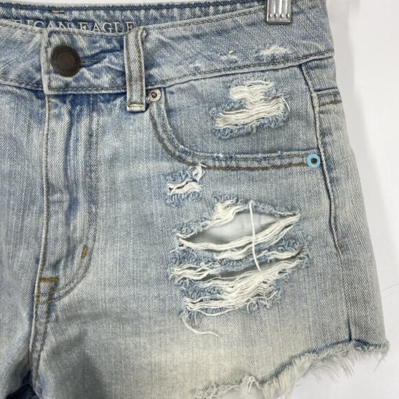 American Eagle Women Cut Off Denim Booty Shorts size 6 Distroyed Light Wash - Picture 3 of 10
